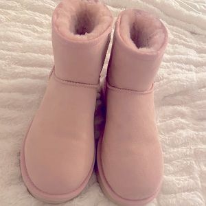 Size 9 Light Pink Ugg Minis